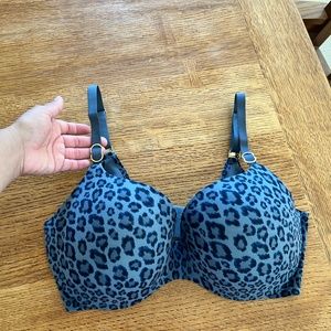 NWOT Victoria secret incredible bra